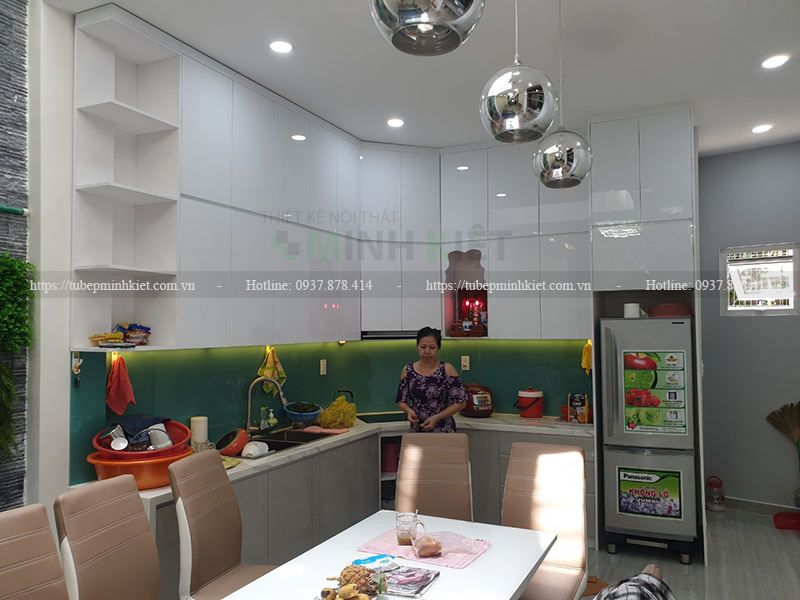 Công trình thi công tủ bếp gỗ thùng HDF cánh Acrylic tại quận 4.
