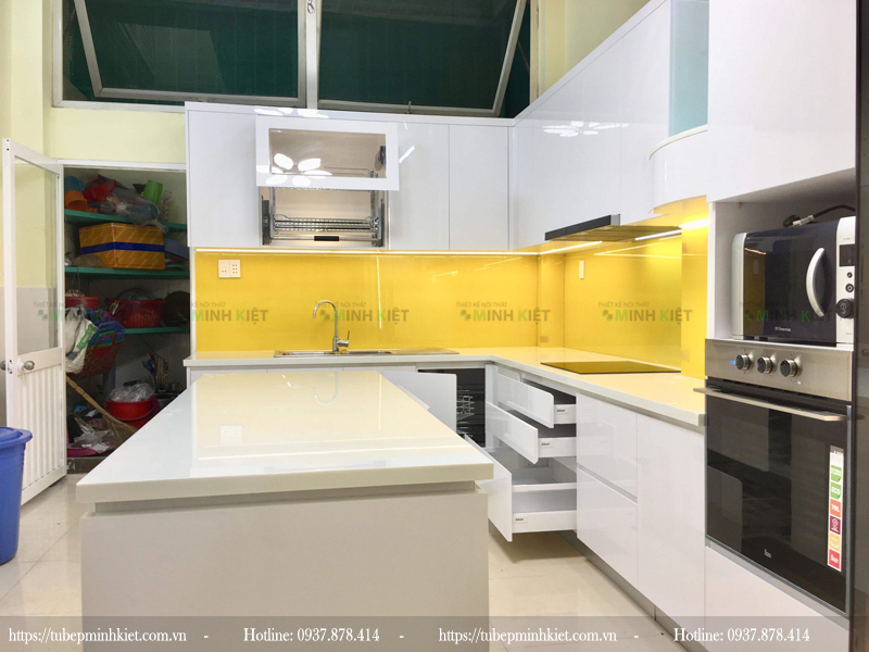 Tủ bếp với chất liệu thùng MDF cánh Acrylic