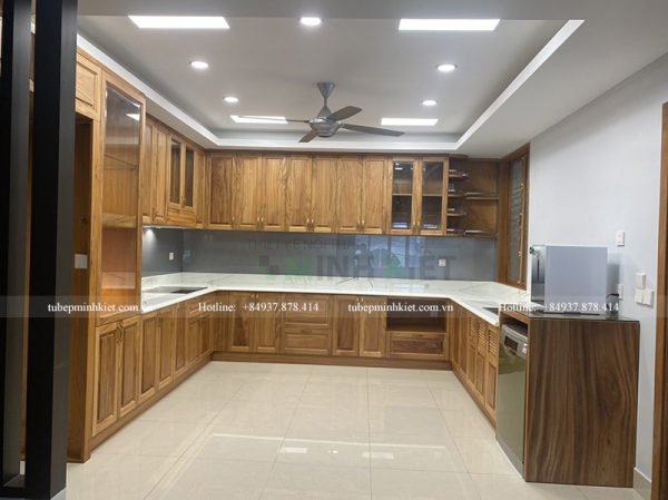 Tủ bếp gỗ gõ đỏ nhà anh HÓA CT115