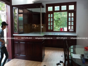Tủ bếp gỗ căm xe nhà chị Hương CT011